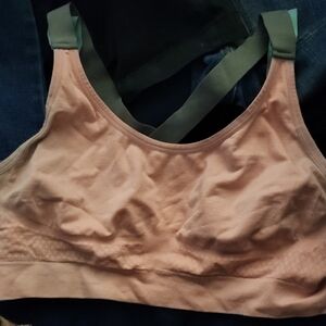 Women's Seamless Light Peach Sports Bra with Olive Straps